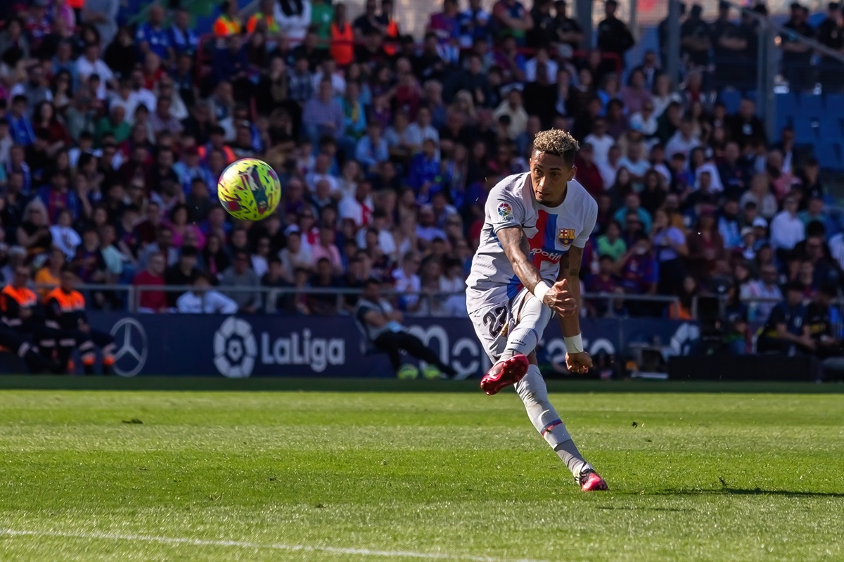 Diario Sport] Vitor Roque: I feel ready to play for Barça : r/soccer