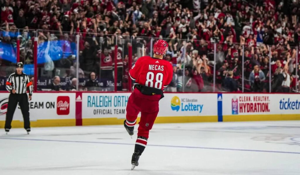 Martin Nečas, Carolina Hurricanes, NHL